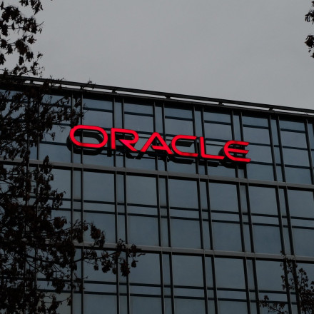 Η Oracle «θυσιάζει» 21.000 θέσεις εργασίας στην κούρσα της τεχνητής νοημοσύνης
