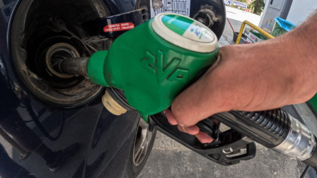 Καύσιμα: Τι είναι η ρήτρα διαφυγής – Το κρυφό «κουμπί» για φθηνότερη βενζίνη