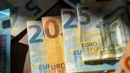 Επενδυτική «έκρηξη» στα αμοιβαία κεφάλαια: Ρεκόρ 23 ετών και 30 δισ. ευρώ