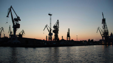 Ράλι στο πετρέλαιο: «Έκλεισε» πάνω από τα 100 δολάρια το βαρέλι Μπρεντ