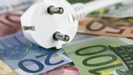 Ρεύμα: «Βουτιά» στην τιμή χονδρικής στην Ελλάδα – Αρκετά κάτω από τον ευρωπαϊκό μέσο όρο