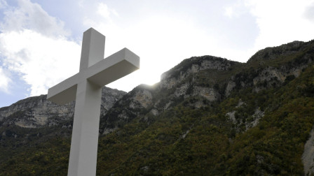 «Αν δεν μπορεί, ελάτε εσείς»: Η απίστευτη φράση υπάλληλου σε δημότη για τον νεκρό πατέρα του