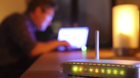 Μπάχαλο στις πολυκατοικίες με τις διπλές οπτικές ίνες - Καταγγελίες και παρέμβαση ΕΕΤΤ