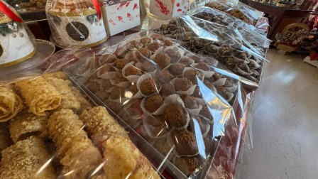 Μελομακάρονα και κουραμπιέδες: Πόσο πωλούνται τελικά, τι θα πρέπει να προσέξουν οι καταναλωτές