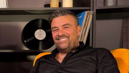 Γιάννης Αϊβάζης: «Η δουλειά δεν είναι ντροπή, έχω δουλέψει από κρεοπώλης μέχρι dj σε στριπτιτζάδικο»