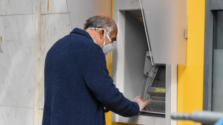 Μπαράζ πληρωμών από e-ΕΦΚΑ και ΔΥΠΑ: Ποιοι πάνε ταμείο την επόμενη εβδομάδα