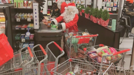 Άγιοι Βασίληδες και ξωτικά ξάφρισαν σούπερ μάρκετ στο Μόντρεαλ και τα δώρισαν στον κόσμο - Βίντεο