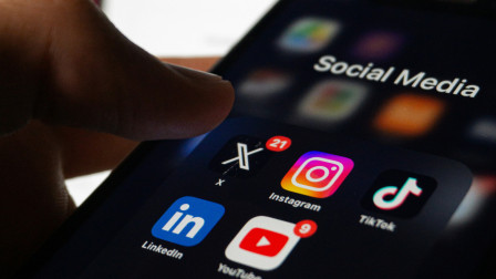 Πώς βλέπουν τα διεθνή ΜΜΕ τη «φραγή» στα μέσα κοινωνικής δικτύωσης στους κάτω των 15