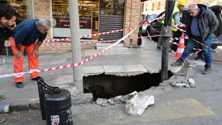 Αναστάτωση στη Βασιλέως Γεωργίου: Άνοιξε τρύπα πέντε μέτρων στο έδαφος - «Ρούφηξε» κολώνα