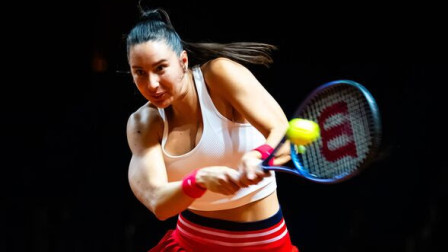 Ποια είναι η τενίστρια Οσεάν Ντοντέν που έκανε αυξητική στήθους και «γονατίζει» τα social media