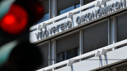 Κρατικά «φέσια» 3,8 δισ. ευρώ σε φορολογούμενους, συνταξιούχους και προμηθευτές