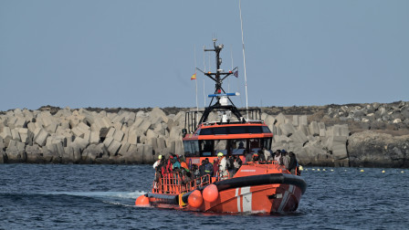 Δίδυμα κοριτσάκια αγνοούνται στη Μεσόγειο - Το πλοιάριο που επέβαιναν έπεσε σε θύελλα