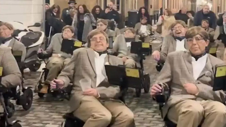 Καρναβαλικό δρώμενο με... Στίβεν Χόκινγκ και παρέλαση με αναπηρικά αμαξίδια στην Ισπανία