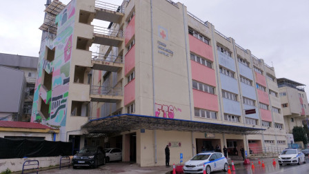 Παραλίγο τραγωδία στη Λάρισα - Τρίχρονο κοριτσάκι τραυματίστηκε από αυτοκίνητο που έκανε όπισθεν