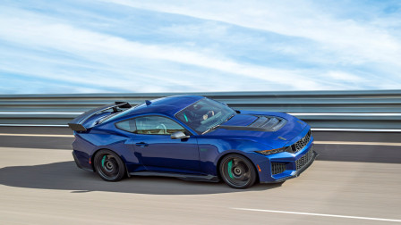 Mustang Dark Horse SC: Γεννημένη στην πίστα, αγωνιστική καρδιά και καθαρό πάθος