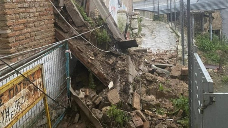 Κακοκαιρία Kristin: Κατέρρευσε σπίτι στην Πάτρα, οι δρόμοι έγιναν ποτάμια στην Ηλεία