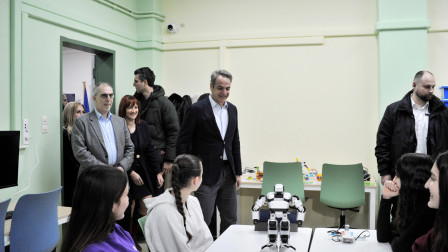 Στο Κέντρο Καινοτομίας Ηπείρου ο Μητσοτάκης - «Με την τεχνολογία το μάθημα γίνεται πιο ενδιαφέρον»