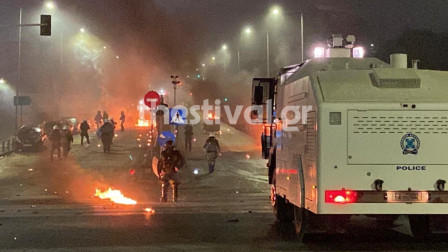 ΕΛΑΣ για τα επεισόδια στο ΑΠΘ: Αναίτια επίθεση στους αστυνομικούς - Ελεύθεροι οι 313 προσαχθέντες