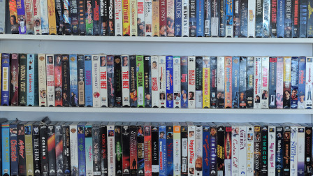 Η μαγεία στα ράφια - Oι πιο εντυπωσιακές συλλογές ταινιών και σειρών