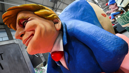 Σάτιρα και χιούμορ στο καρναβάλι της Κολωνίας - Τραμπ, Πούτιν και Μερτς στα άρματα