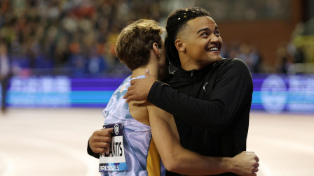 Απίθανος Καραλής: Το επικό σχόλιο στον... τραγουδιστή Ντουπλάντις που έγινε viral