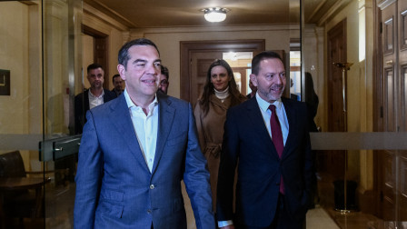 Τι κρύβει η σύγκρουση Τσίπρα - Στουρνάρα-«Ξεκίνησε επίσημα η στοχοποίηση», η εκτίμηση στην Αμαλίας