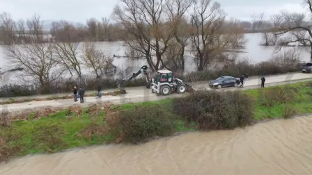 Σε διαρκή συναγερμό ο Έβρος: Νέα θραύση αναχώματος στη Μάνδρα - Κρίσιμες οι επόμενες ώρες