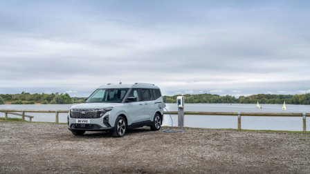 Όλα όσα χρειάζεται να γνωρίζετε για το αναβαθμισμένο Ford E-Tourneo Courier