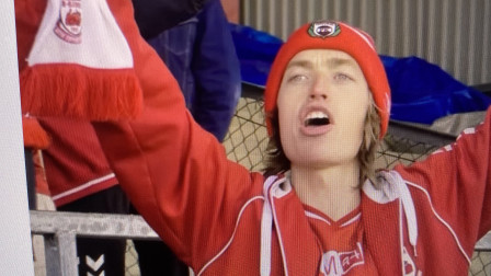 Η πρώτη ομάδα του Χάαλαντ πρωτοτυπεί και προσφέρει «VIP θέσεις» στο πιο ασυνήθιστο μέρος (pic)