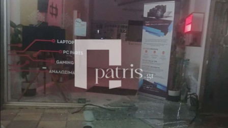 Ο κλέφτης ήταν «ατζαμής»: Έσπασε τζαμαρία καταστήματος, τρόμαξε και του έπεσαν τα κλοπιμαία