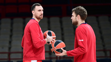 Ολυμπιακός: Μέσα ο Μιλουτίνοφ - Τελευταία στιγμή θα κριθεί η συμμετοχή του Βεζένκοφ στο ντέρμπι