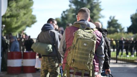 Πρεμιέρα για τη νέα στρατιωτική θητεία - Εικόνες και βίντεο από Αυλώνα και Θήβα