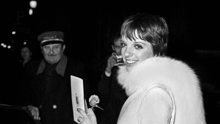 Λάιζα Μινέλι ετών 80: «Θέλω να βρω έναν μεγαλύτερο άντρα, μετά έναν 40άρη και μετά έναν 18χρονο»