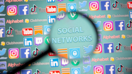 Social media και ανήλικοι: Το αυστραλιανό μοντέλο και οι νομικές δυσκολίες