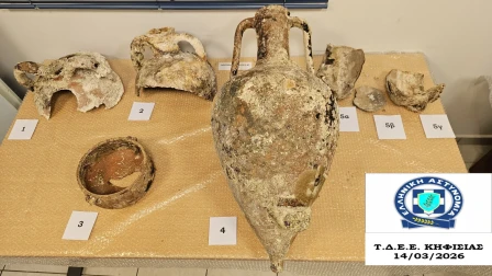 Κηφισιά: Συνελήφθη 50χρονος που είχε στο σπίτι του αρχαίους αμφορείς