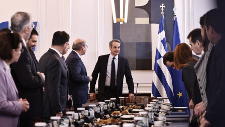 Παραμένουν τα «αγκάθια»: Στο υπουργικό του Απριλίου τα social media