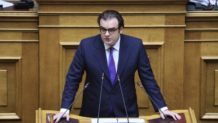 Αύξηση του ακατάσχετου λογαριασμού στα 1.600 ευρώ ανακοίνωσε ο Πιερρακάκης