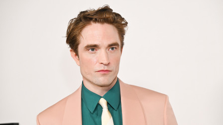 Πάτινσον για «Twilight»: «Θαυμαστές μου ζητούσαν να τους δαγκώσω σαν να ήμουν πραγματικά βρικόλακας»