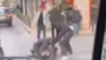 Κυψέλη: Βίντεο ντοκουμέντο από άγρια συμπλοκή μεταξύ ανηλίκων - Τους χώρισαν πεζοί