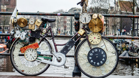 Γιατί τα ρολόγια κινούνται δεξιόστροφα