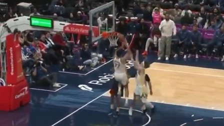 Γιουρτσέβεν: Έβαλε... αυτοκαλάθι και «έγραψε» τους πρώτους του πόντους με τους Γουόριορς (vid)