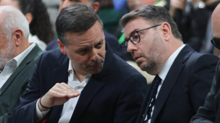 Συνέδριο ΠΑΣΟΚ: Τα μηνύματα των κορυφαίων και τα αστεία του Ανδρουλάκη με τους δημοσιογράφους