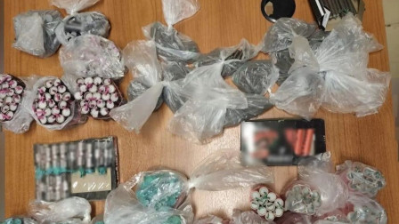 Έξι συλληφθέντες, οι τρεις ανήλικοι, για διακίνηση κροτίδων στο Σύνταγμα