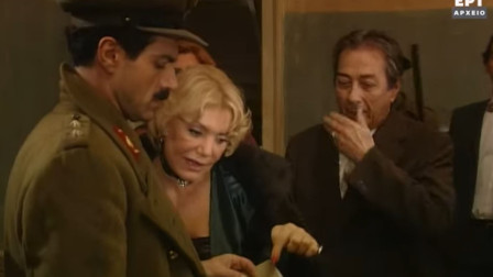 Μαρινέλλα: Η Μαρίκα Σουέζ που έκλεψε την παράσταση στη σειρά «Ύστερα ήρθαν οι μέλισσες»