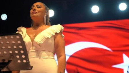 «Μπλόκο» σε Τουρκοκύπρια στο «Ελ. Βενιζέλος»: Τραγούδησε εμβατήριο για τη Σμύρνη στην Κομοτηνή