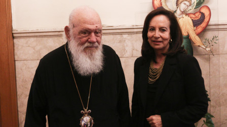Όχι για εξομολόγηση, αλλά για την εκλογή: Συνωστισμός στην Αρχιεπισκοπή