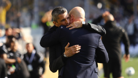 ΑΕΚ - ΠΑΟΚ: Η αγκαλιά του Νίκολιτς στον Λουτσέσκου - Συλλυπητήρια για τον θάνατο του πατέρα του