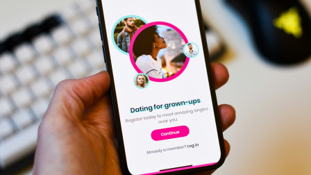 Μη βάζεις σέξι φωτογραφίες στο προφίλ σου - Τα dating apps «τιμωρούν» τους χρήστες που το κάνουν