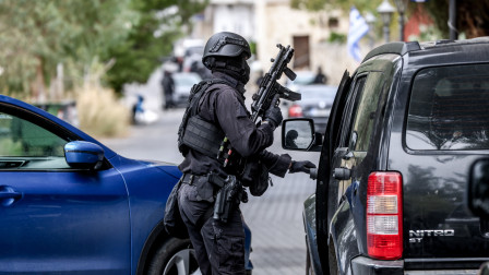 Μεγάλη επιχείρηση της ΕΛΑΣ στην Αττική για κύκλωμα με ναρκωτικά και όπλα - 8 συλλήψεις