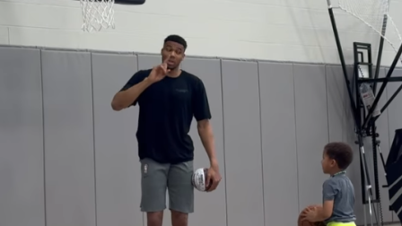 Γιάννης Αντετοκούνμπο: Ο «Greek Freak» σε ρόλο προπονητή με τον γιό του